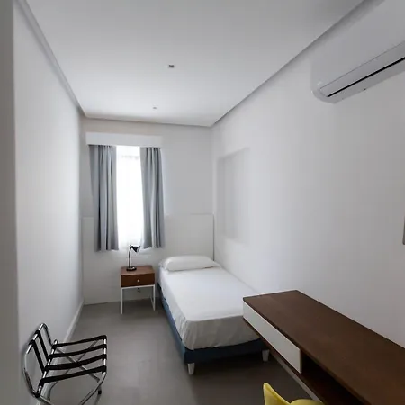 فندق مبيت وإفطار Liferooms 4*